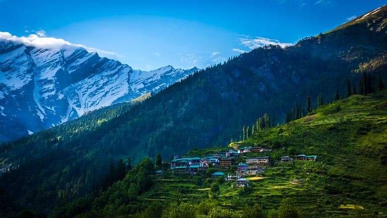 Manali riverside resort setting