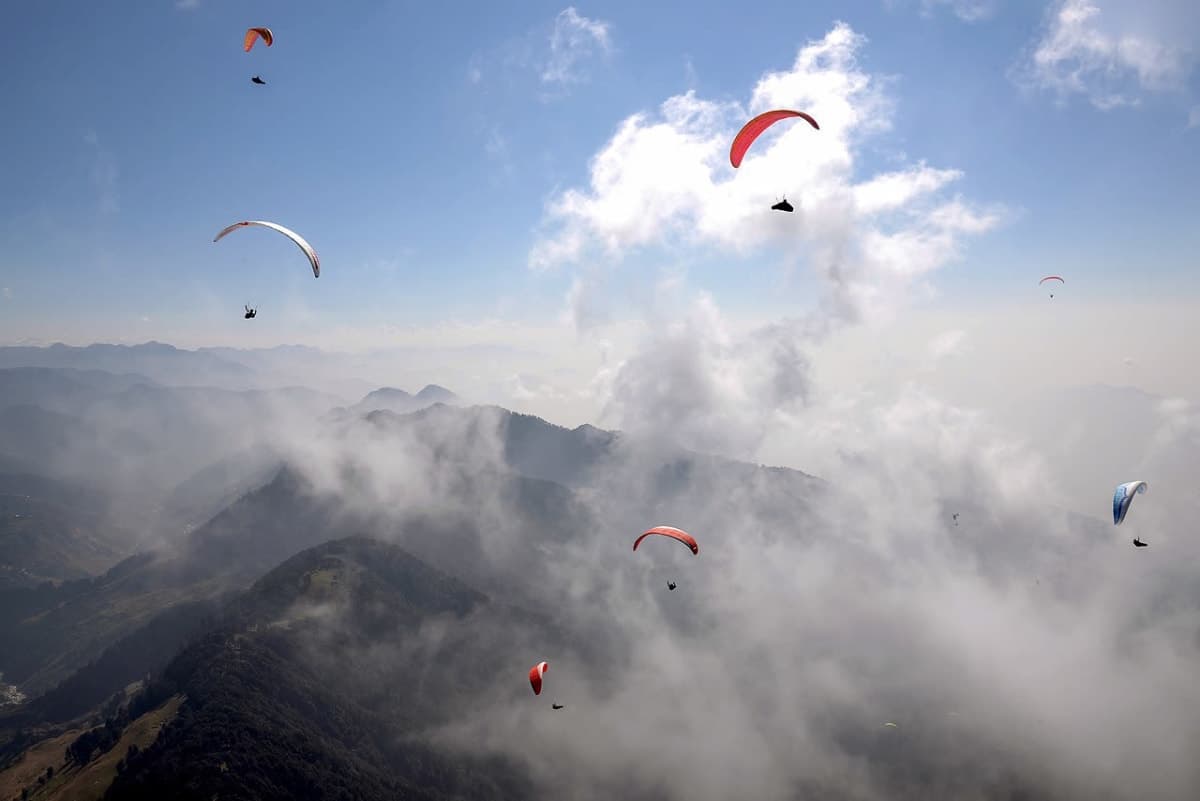 Bir Billing paragliding valley