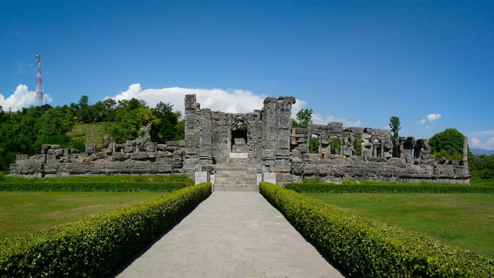 Arrival in Srinagar. Embark on the evening Shikara Ride.