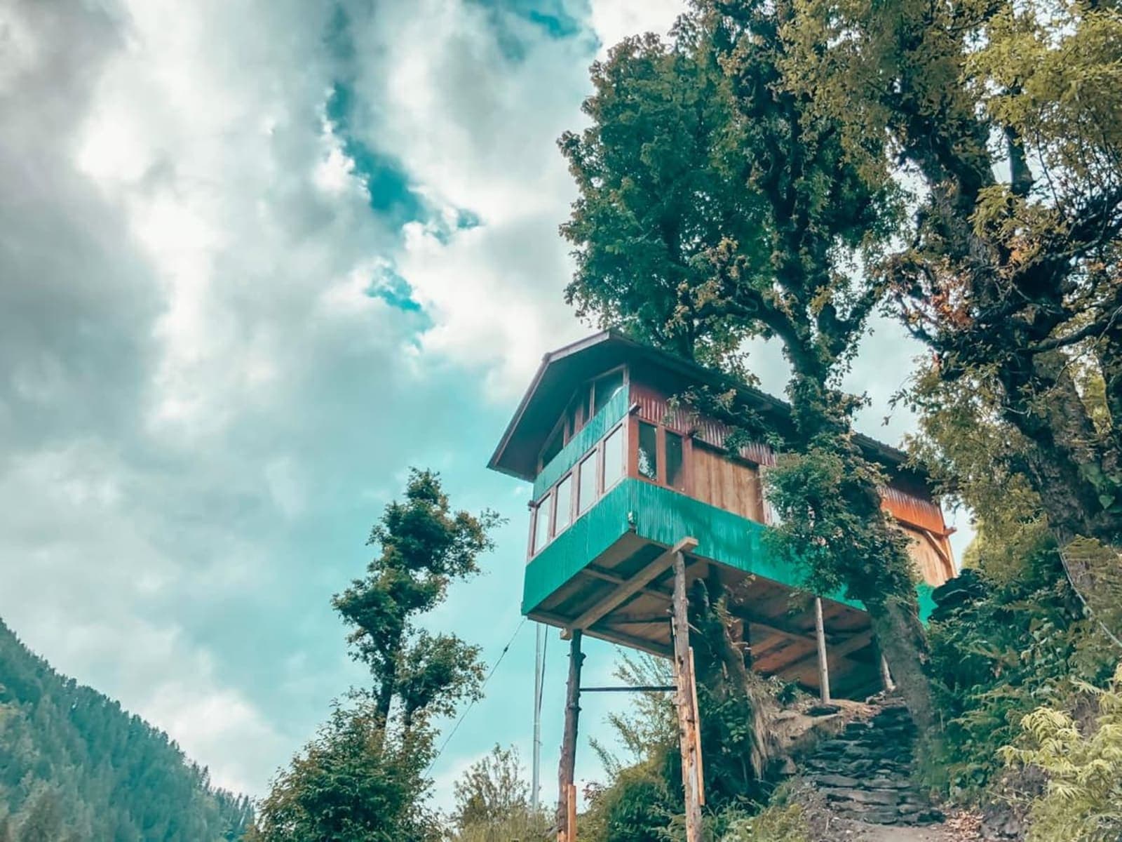 Aut to Jibhi & Sightseeing | A Beautiful Hamlet Amidst Lush Green Forests